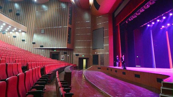 劇場(chǎng)音響系統(tǒng)應(yīng)用現(xiàn)狀及發(fā)展趨勢(shì)研究