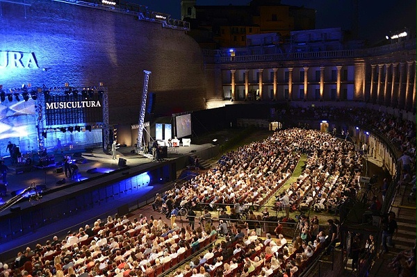 劇場(chǎng)音響系統(tǒng)應(yīng)用現(xiàn)狀及發(fā)展趨勢(shì)研究