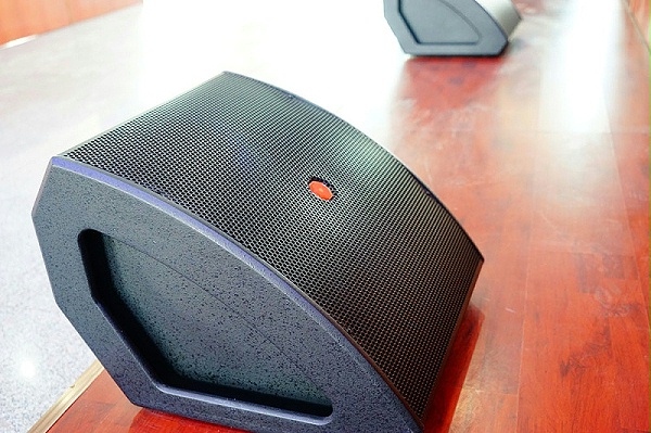 舞臺(tái)音響系統(tǒng)中返聽(tīng)音箱的用途及注意事項(xiàng) 舞臺(tái)音響系統(tǒng)中返聽(tīng)音箱的用途及注意事項(xiàng)