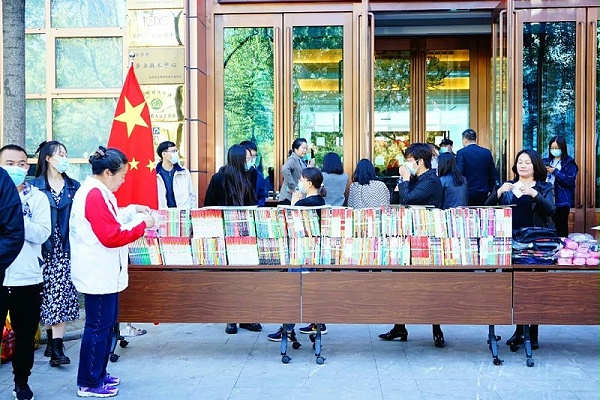 “愛在藍(lán)天下”公益捐贈(zèng)活動(dòng)——卓邦黨支部在行動(dòng)