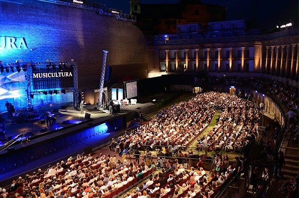 音樂會所擴聲系統(tǒng)用什么音箱比較好 音樂會所擴聲系統(tǒng)用什么音箱比較好