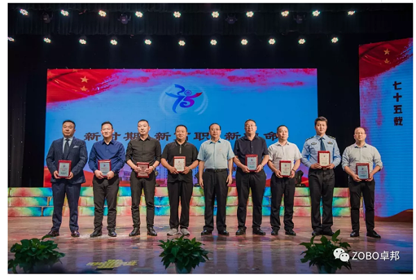 卓邦董事長張新峰應邀出席漯河職業(yè)技術學院辦學20周年校慶大會 卓邦董事長張新峰應邀出席漯河職業(yè)技術學院辦學20周年校慶大會