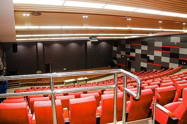 學校多功能廳音響設備調(diào)試