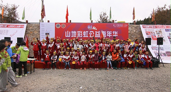 以愛之名，貼地疾行