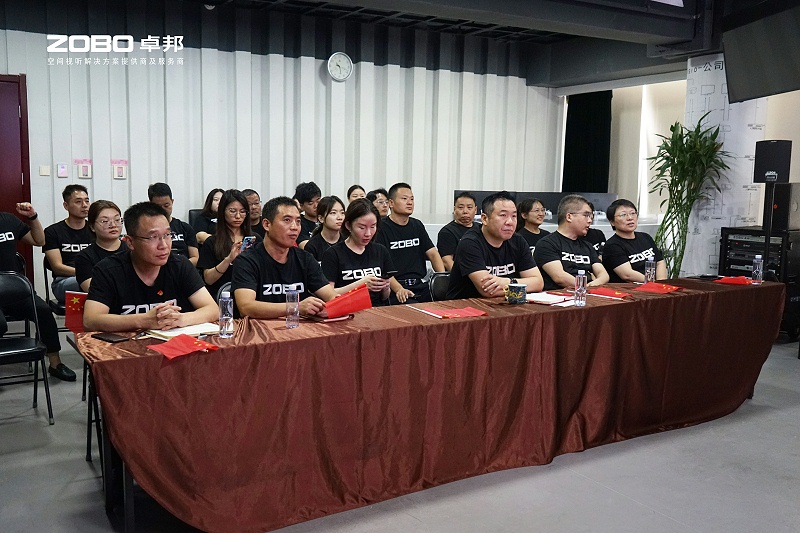 ZOBO卓邦團(tuán)隊觀看閱兵：一場聲光視訊科技的盛宴，一次團(tuán)隊精神的洗禮