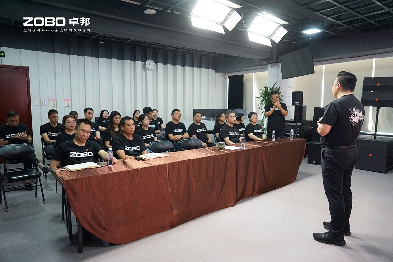 ZOBO卓邦團(tuán)隊觀看閱兵：一場聲光視訊科技的盛宴，一次團(tuán)隊精神的洗禮