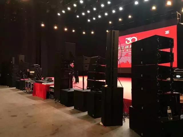 音響設(shè)備在舞臺演出中的重要作用 音響設(shè)備在舞臺演出中的重要作用