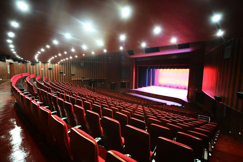 多功能舞臺(tái)燈光音響設(shè)備的選擇與搭配