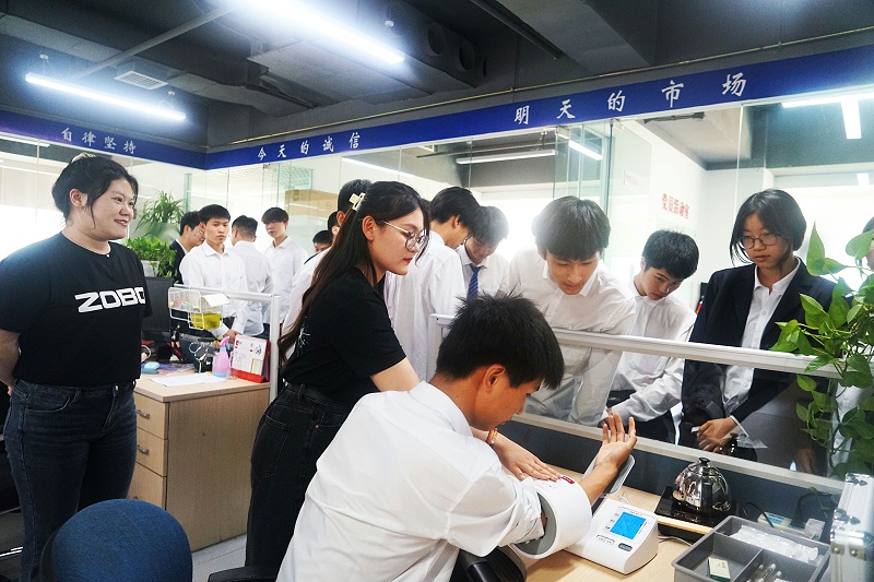 校企合作 走進職場 協(xié)同育人丨歡迎北京市經(jīng)貿(mào)高級技術學校師生來北京高校職場體驗基地——ZOBO卓邦參觀學習